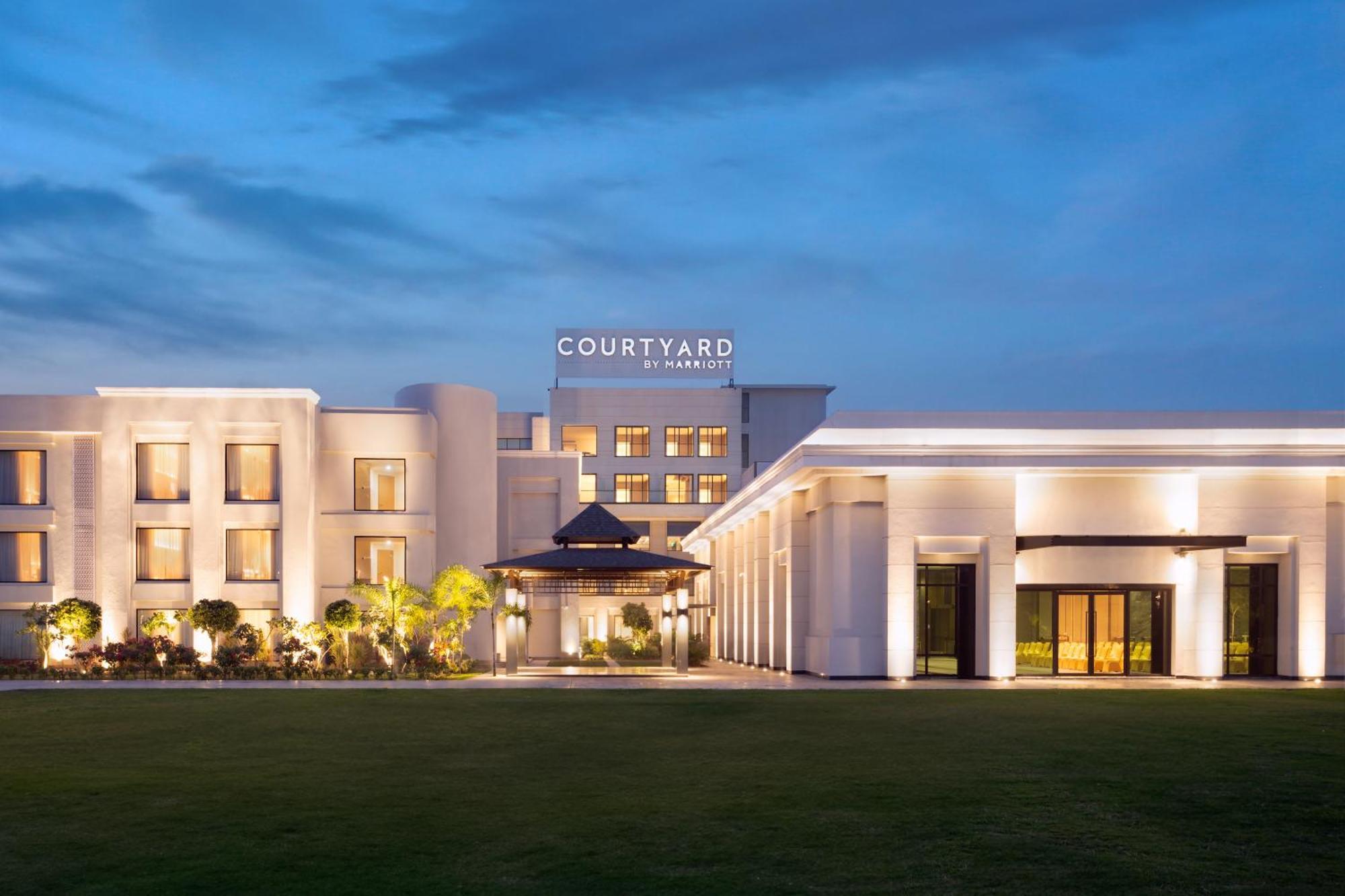 Courtyard By Marriott Gorakhpur Hotel Bagian luar foto