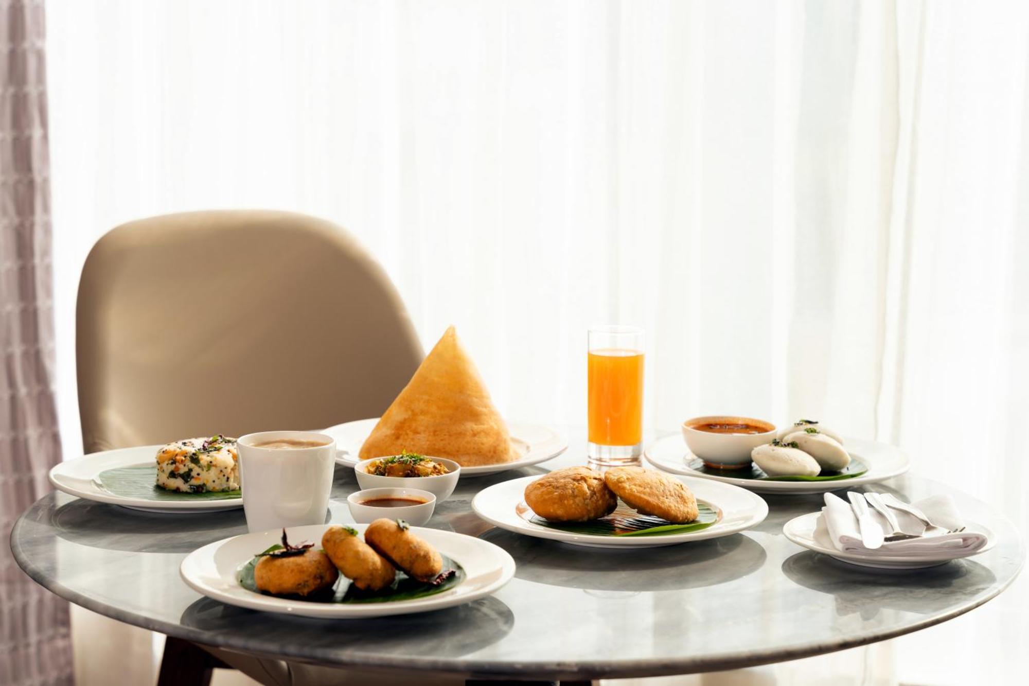 Courtyard By Marriott Gorakhpur Hotel Bagian luar foto