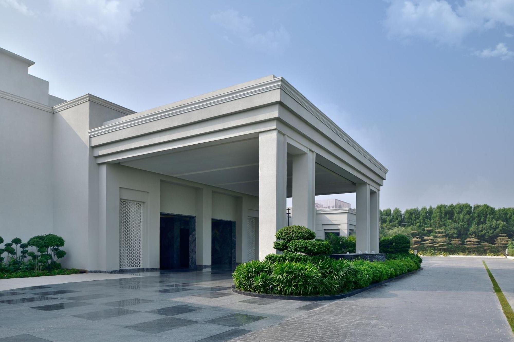 Courtyard By Marriott Gorakhpur Hotel Bagian luar foto