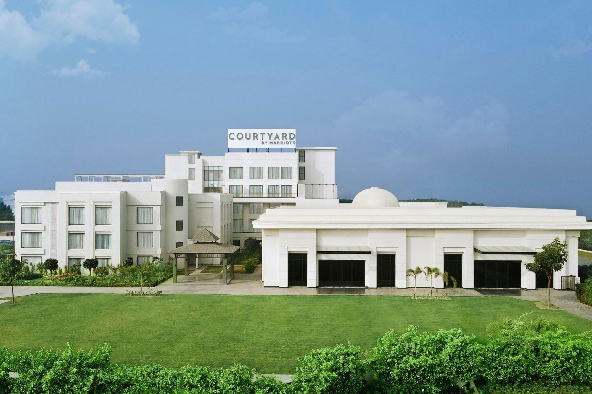 Courtyard By Marriott Gorakhpur Hotel Bagian luar foto