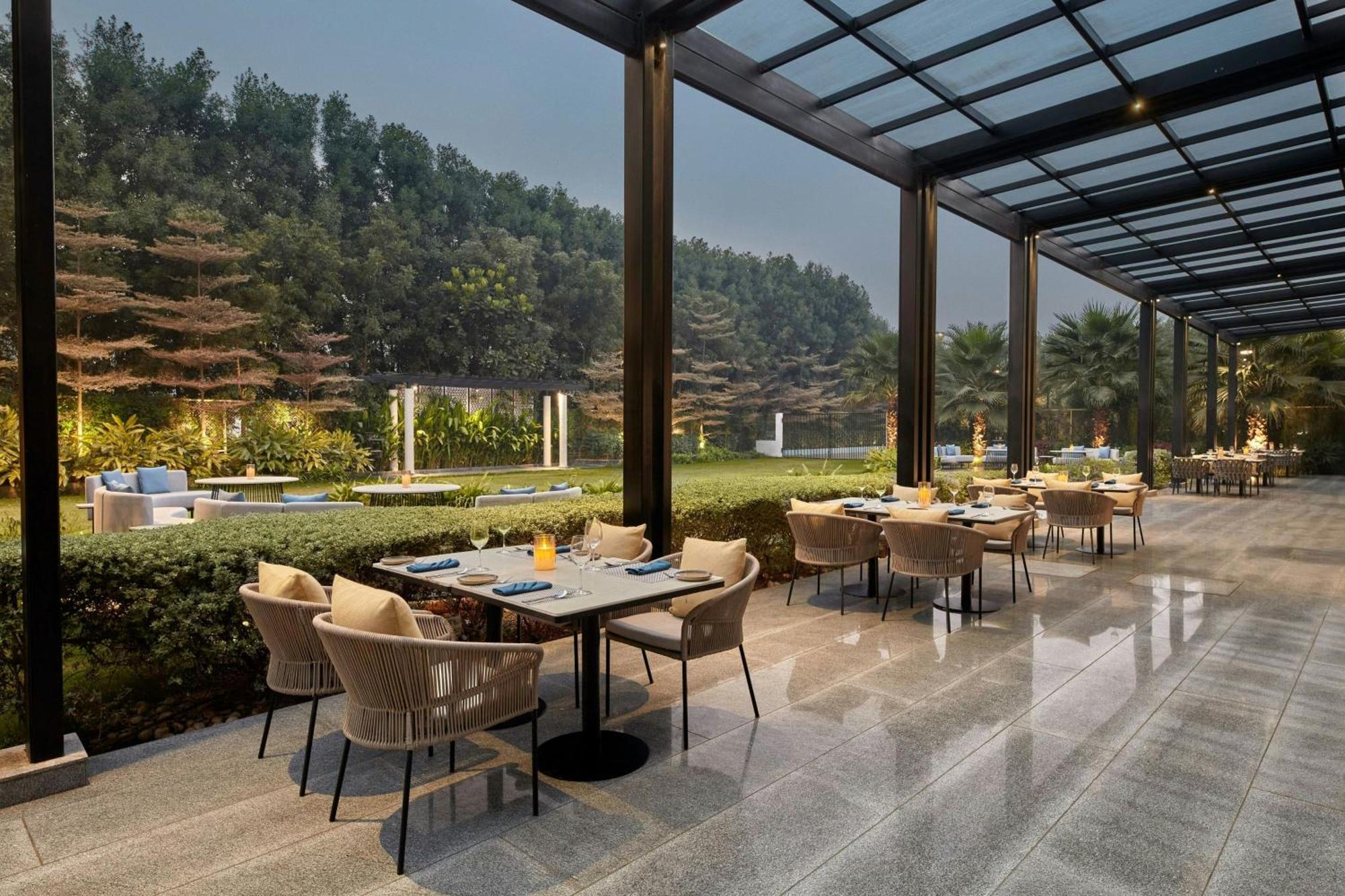 Courtyard By Marriott Gorakhpur Hotel Bagian luar foto